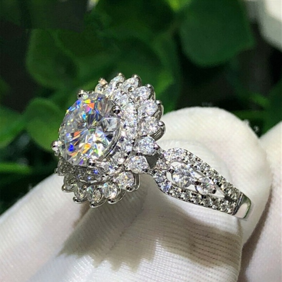 *New Simulated White Sapphire S925 Diamond Ring, cute Ring, shiny Ring. - Picture 4 of 5
